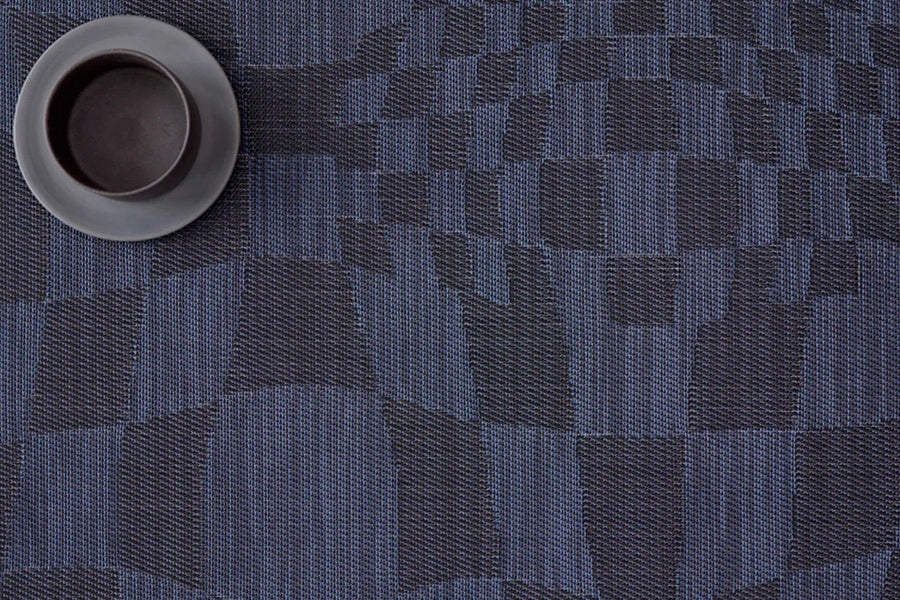 Warp Placemat by Chilewich, showing closeup view of warp placemat in live shot.