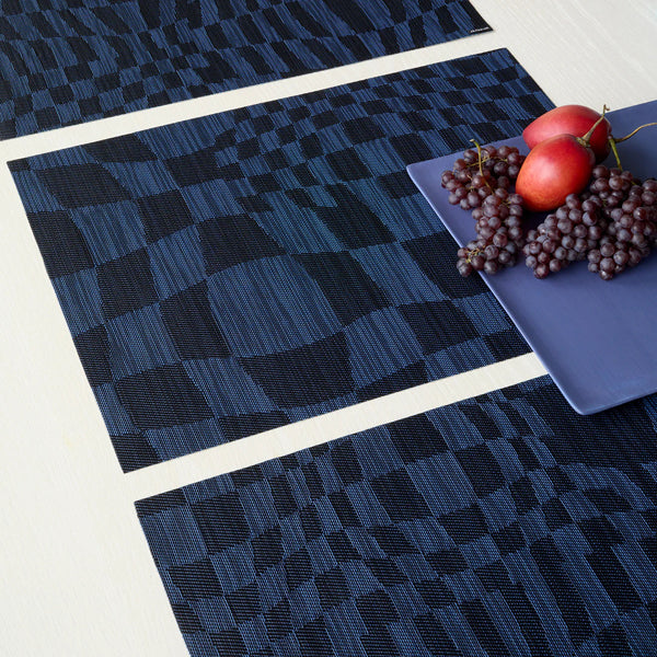 Warp Placemat by Chilewich, showing closeup view of warp placemats in live shot.