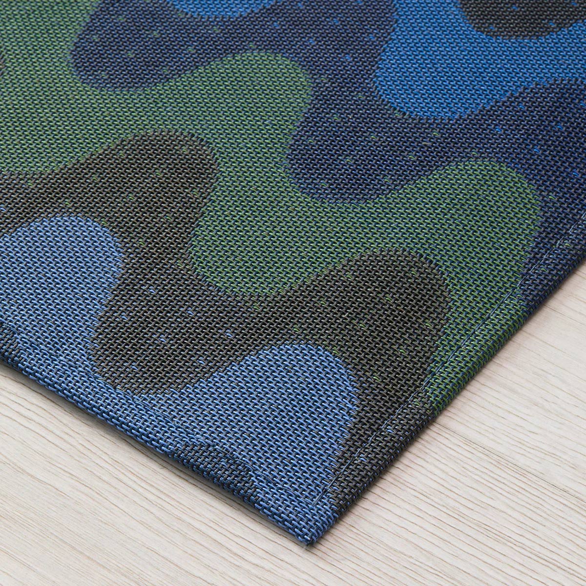 Wiggle Woven Floor Rug by Chilewich, showing closeup view of wiggle woven floor rug in live shot.