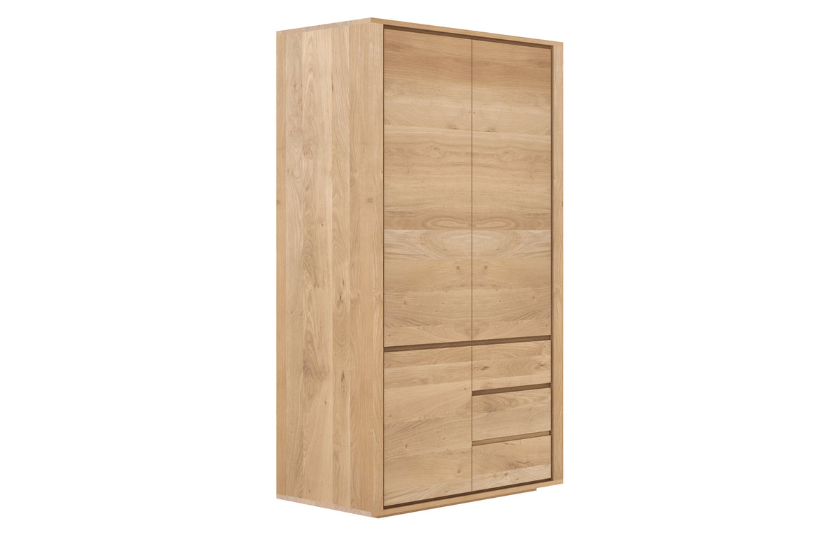 Shadow Dresser by Ethnicraft - Oak.