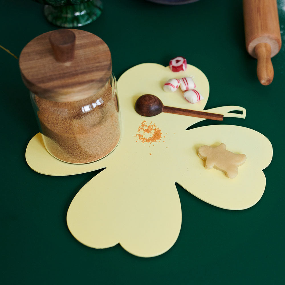 Trefle Trivet by Fermob, showing trefle trivet in live shot.