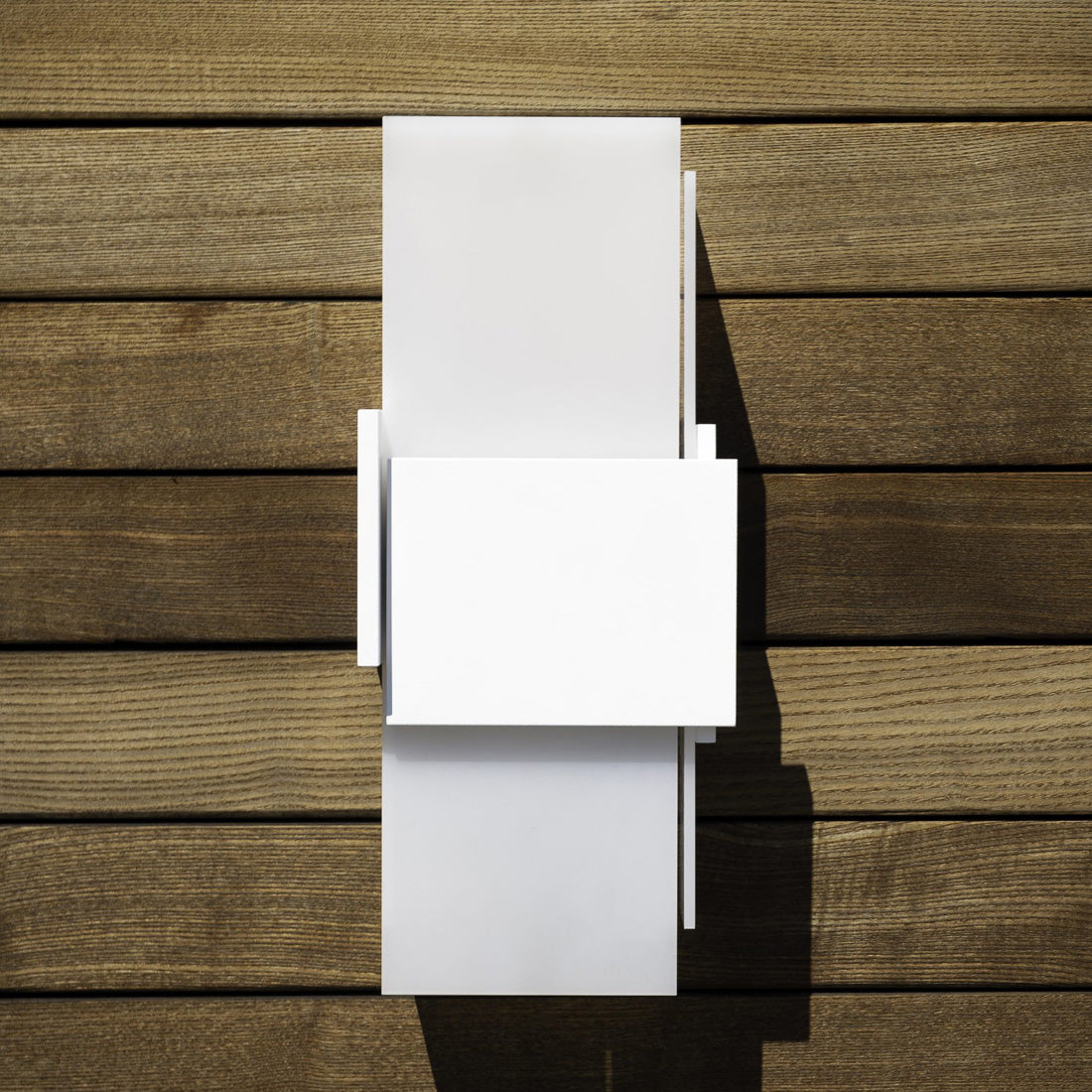 Acuo Outdoor LED Sconce by Cerno, showing of acuo outdoor led sconce in live shot.