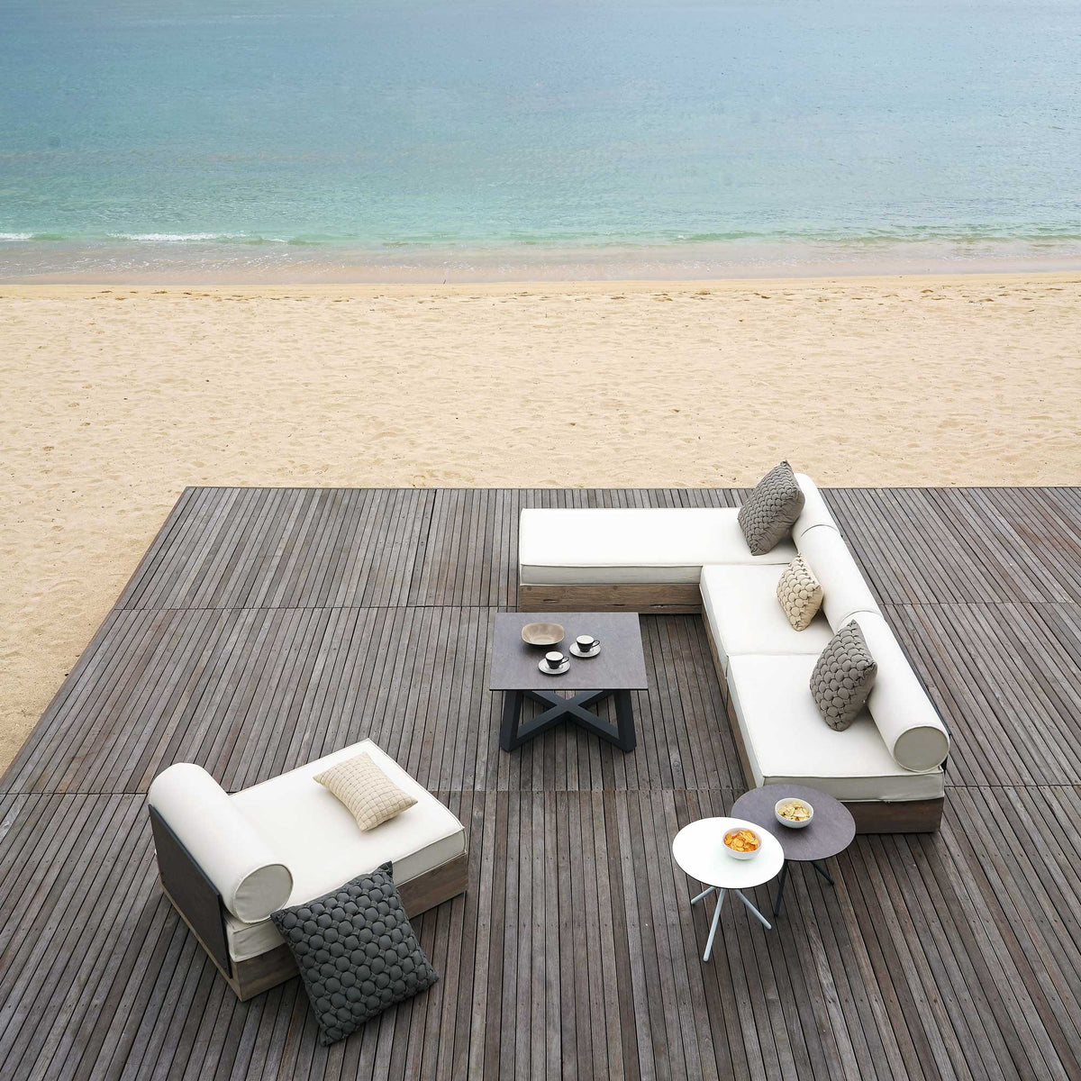 Aiko Lounger by Mamagreen, showing aiko lounger in live shot.