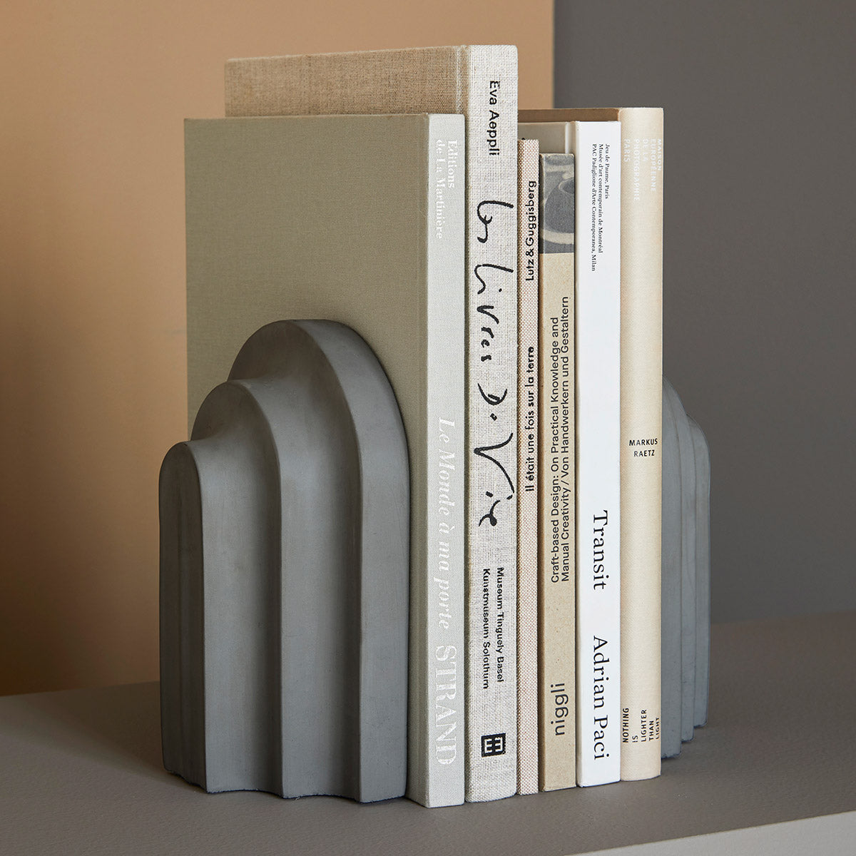 Arkiv Bookend by Woud, showing arkiv bookend in live shot.
