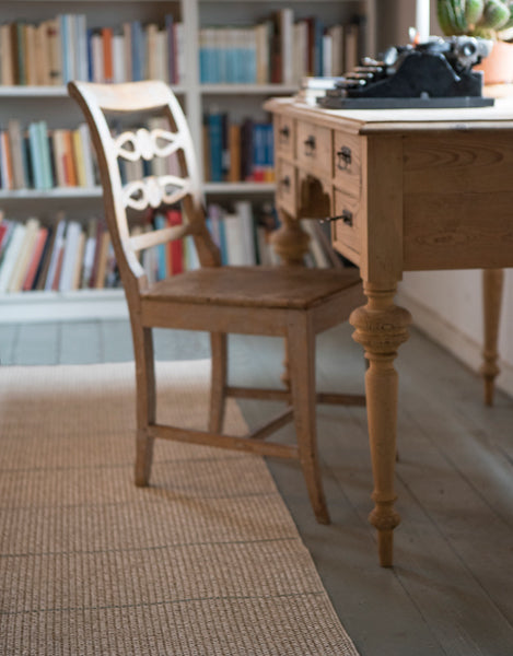 Brielle Woven Plastic Rug by Brita, showing closeup view of brielle woven plastic rug in live shot.