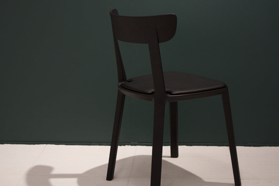 Cadrea Chair by Toou, showing cadrea chair in live shot.