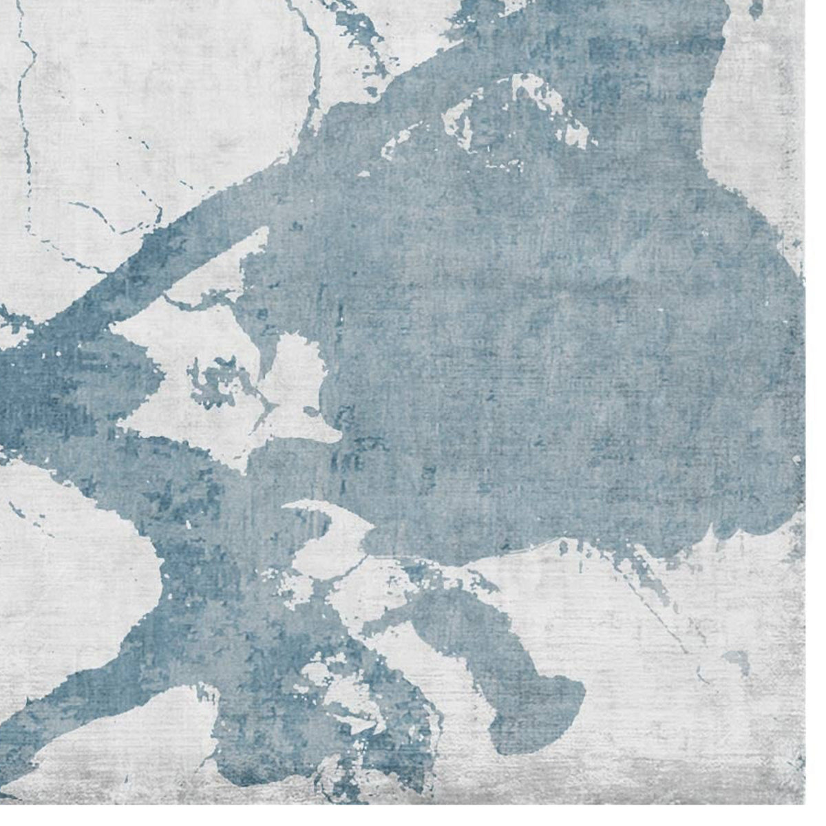 Eastern Side of Arenzano EA1700 Rug by Second Studio, showing closeup view of eastern side of arenzano ea1700 rug by second studio in bright grey and denim blue.