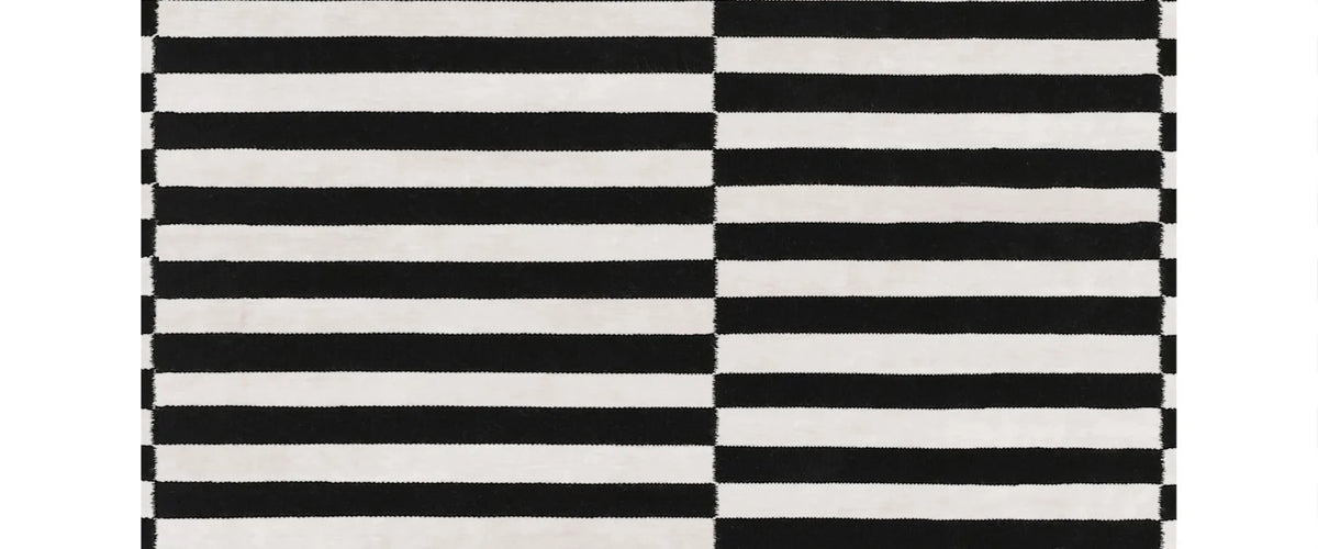 Empoli EI100 Rug by Second Studio, showing closeup view of empoli ei100 rug by second studio in black & off white.