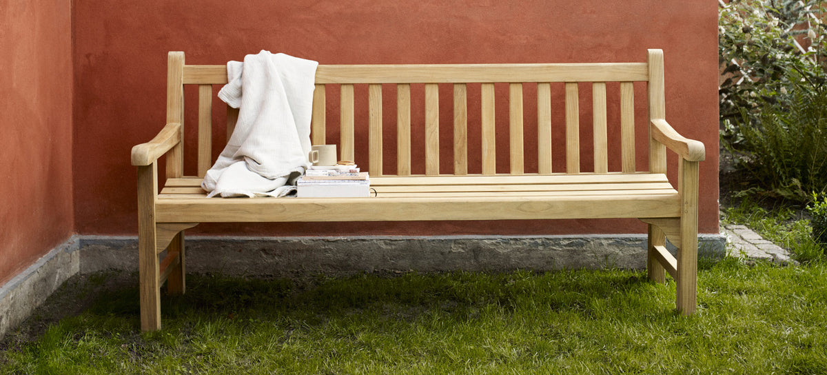 England Bench by Skagerak, showing england bench in live shot.