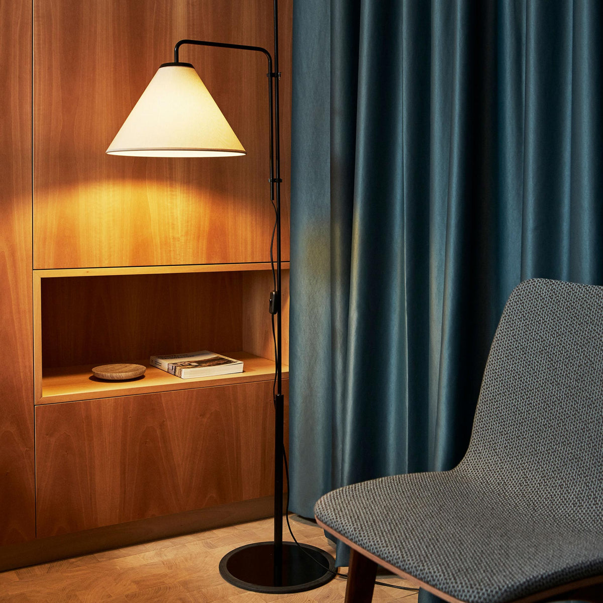 Funiculi Fabric Floor Lamp by Marset, showing funiculi fabric floor lamp with chair in live shot.