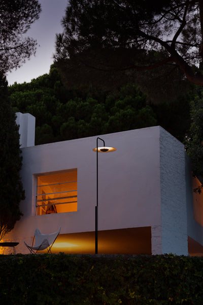 Ginger 60 Lamppost Outdoor Light by Marset, showing ginger 60 lamppost outdoor light in live shot.