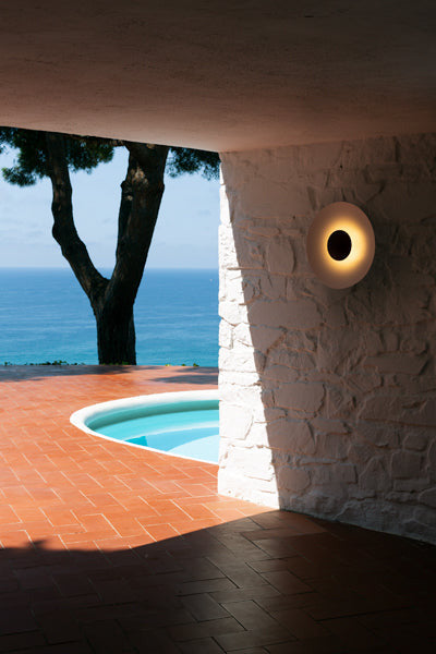 Ginger IP65 LED Outdoor Wall/Ceiling Light by Marset, showing ginger ip65 led outdoor wall/ceiling light in live shot.