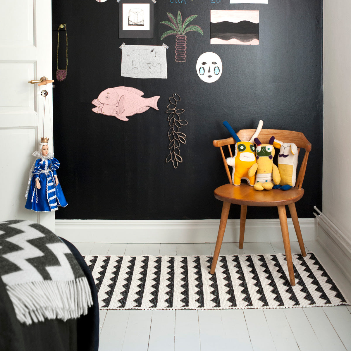 Gittan Woven Plastic Rug by Brita, showing closeup view of gittan woven plastic rug in live shot.