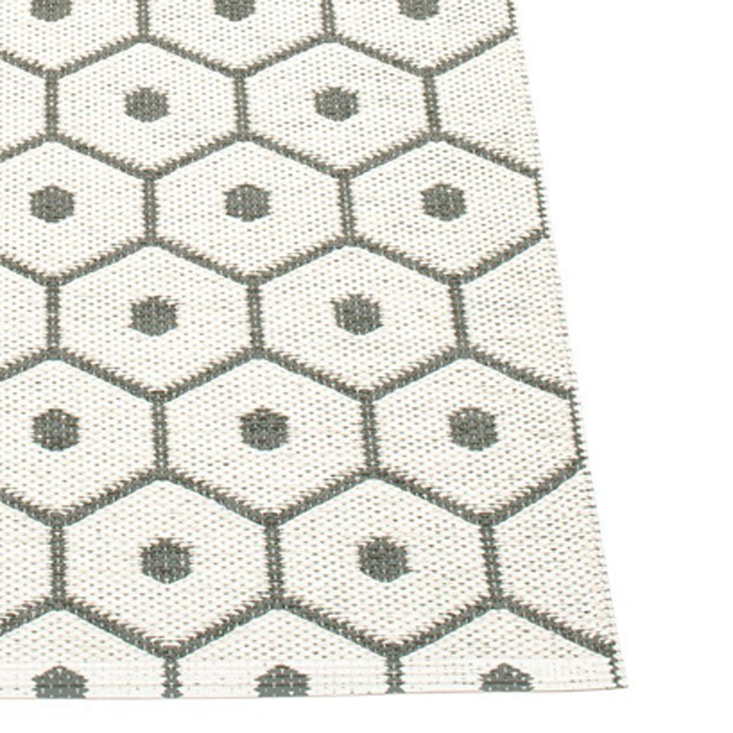 HONEY Charcoal & Vanilla Rug – Pappelina – Viesso