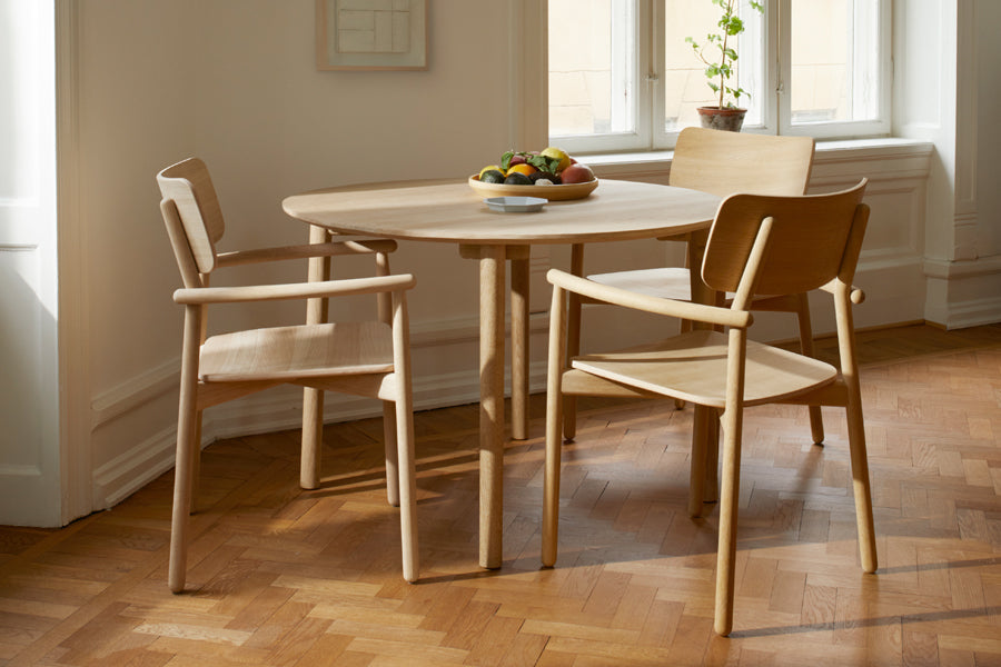 Hven Table by Skagerak, showing hven table with chairs in live shot.