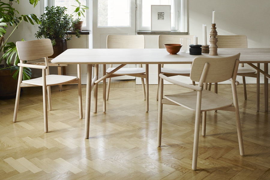 Hven Table by Skagerak, showing hven table with chairs in live shot.