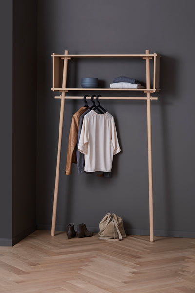 Illusion Hanger by Woud, showing hangers in live shot.