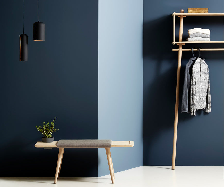 Illusion Hanger by Woud, showing hange in live shot.