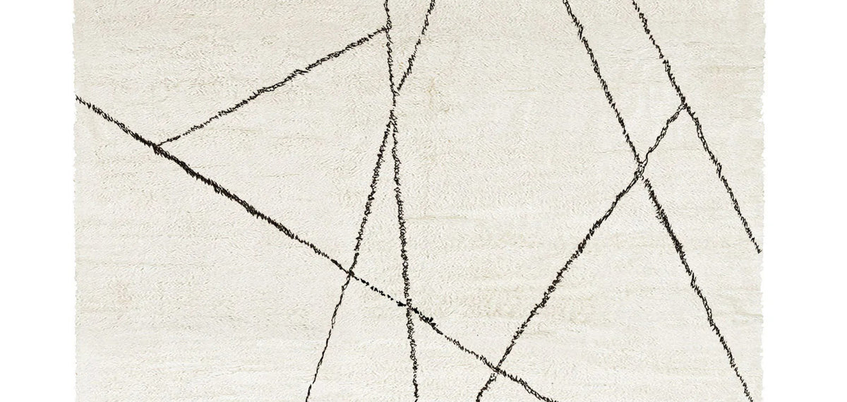 Issy Garde Shaggy IY100 Rug by Second Studio, showing closeup view of issy garde shaggy iy100 rug by second studio in cream & black.