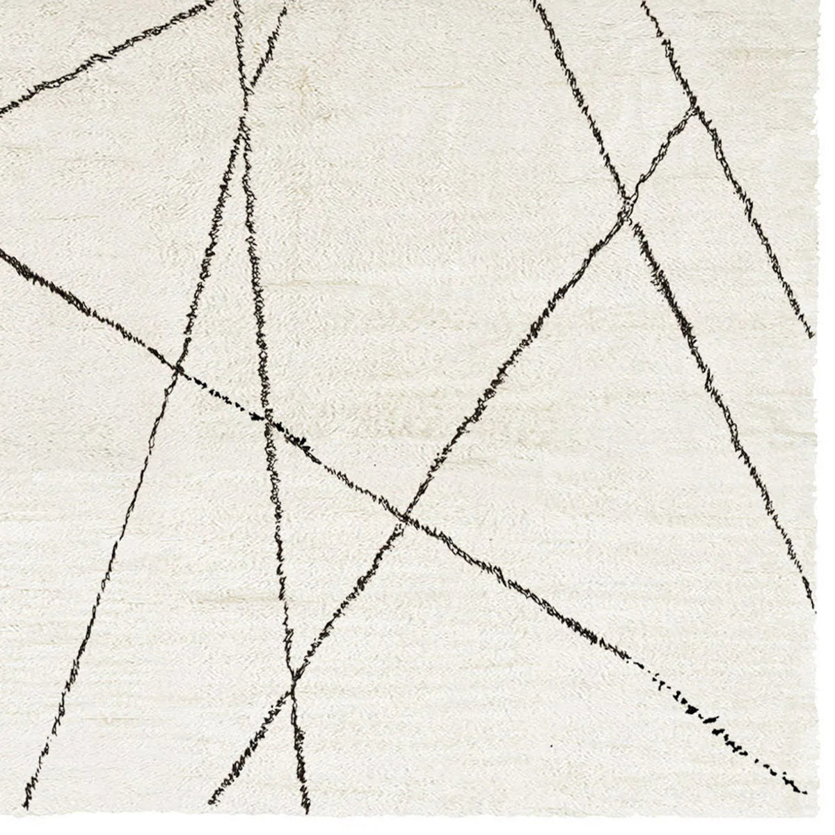 Issy Garde Shaggy IY100 Rug by Second Studio, showing closeup view of issy garde shaggy iy100 rug by second studio in cream & black.