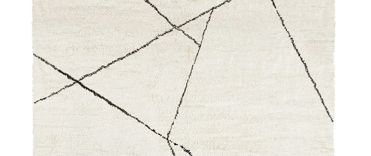 Issy Palesa Shaggy IY200 Rug by Second Studio, showing closeup view of issy palesa shaggy iy200 rug by second studio in cream & black.