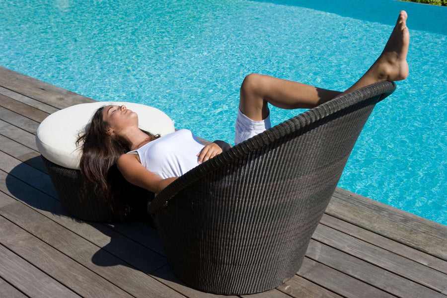 Kingston Sunchair with Wheels by Cane-Line, showing kingston sunchair with wheels in live shot.