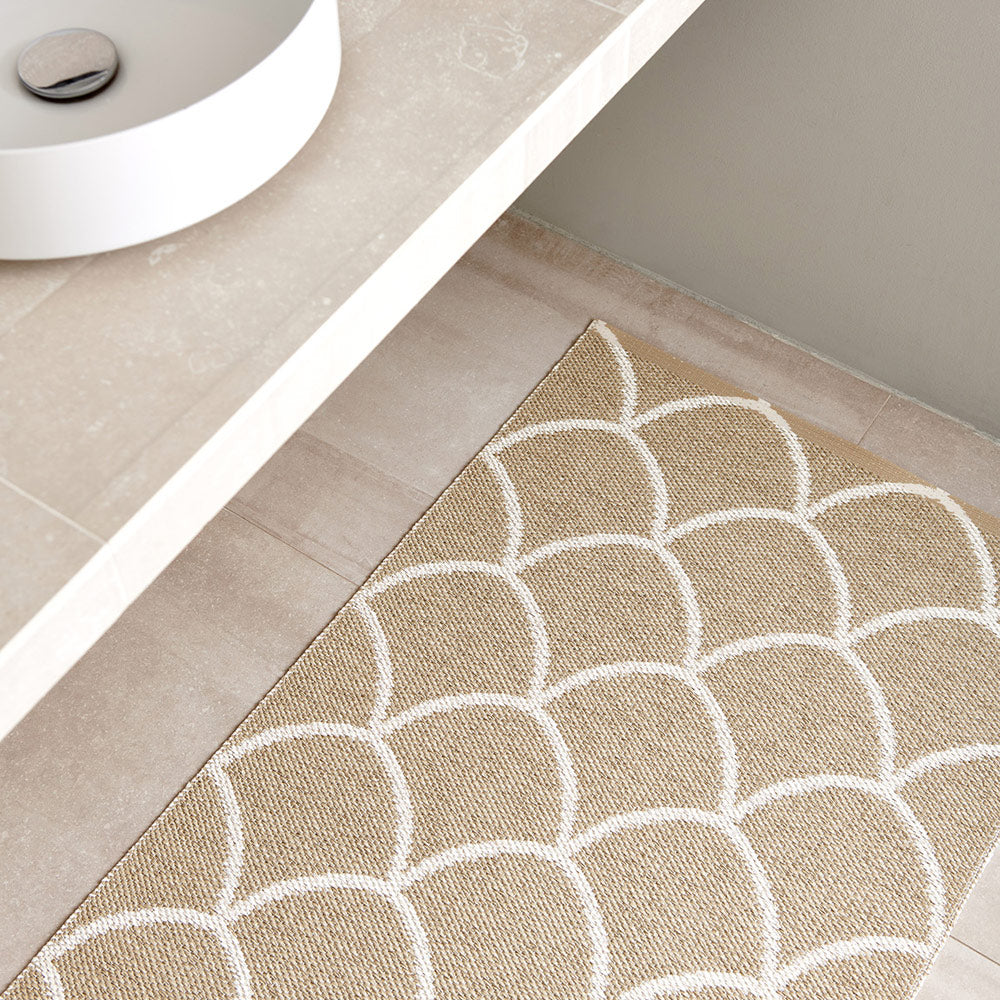 Kotte Sand & Vanilla Runner Rug by Pappelina, showing of kotte sand & vanilla runner rug in live shot.
