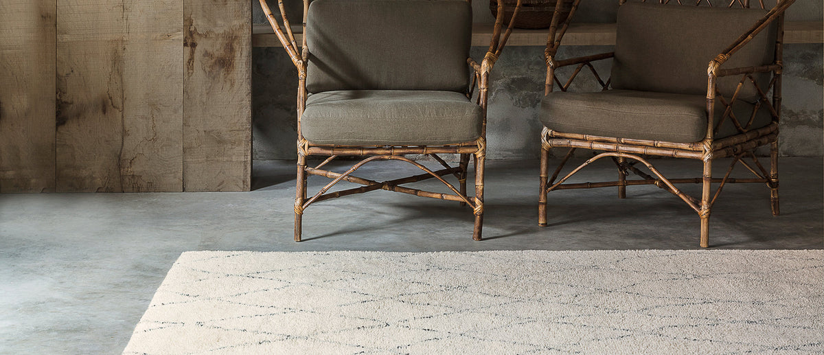 Prime 245.001.100 Hand Knotted Rug by Ligne Pure, showing prime 245.001.100 hand knotted rug in live shot.