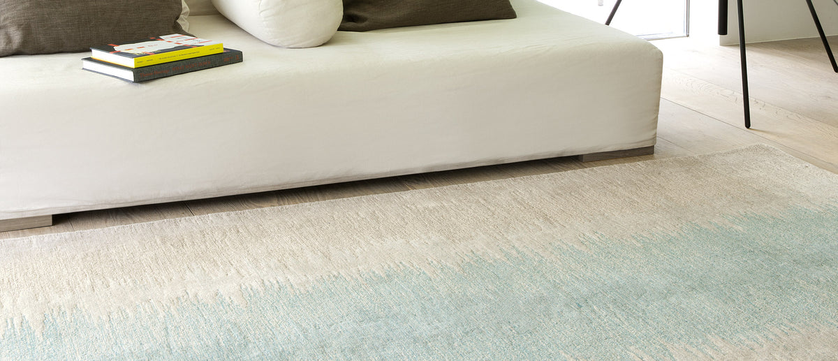 Static 204.001.500 Hand Tufted Rug by Ligne Pure.