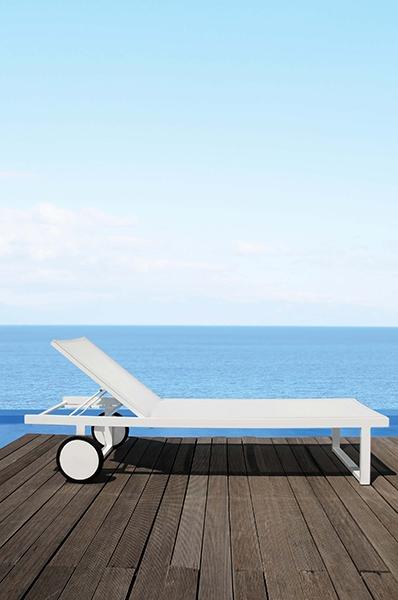 Allux Aluminum Wheels Lounger by Mamagreen, showing side view of lounger in live shot.