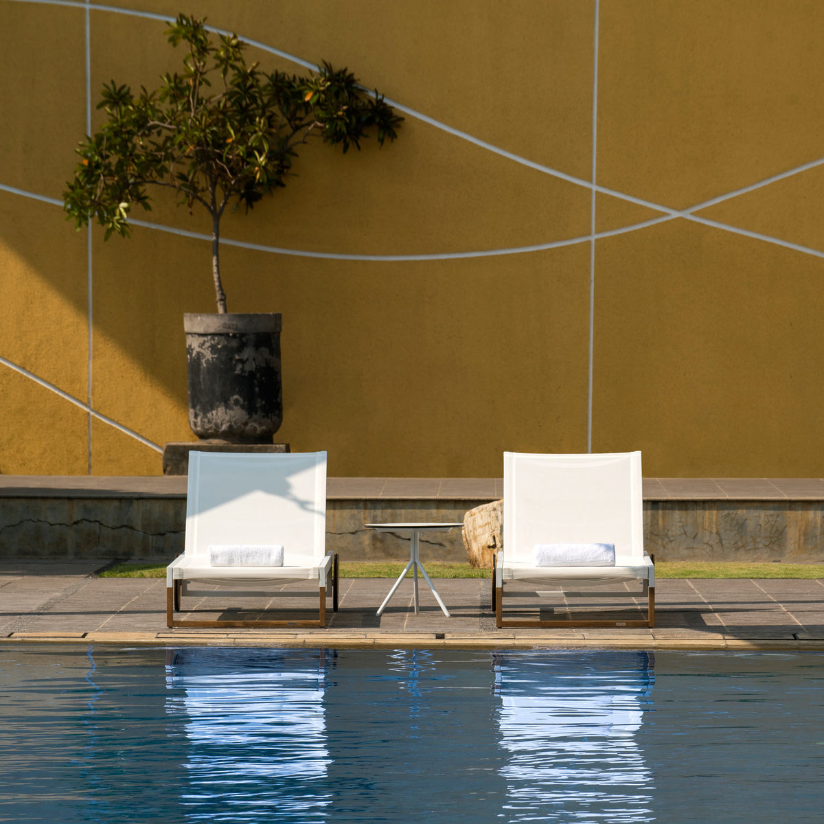 Ekka Lounger by Mamagreen, showing ekka lounger with bono hpl side table in live shot.