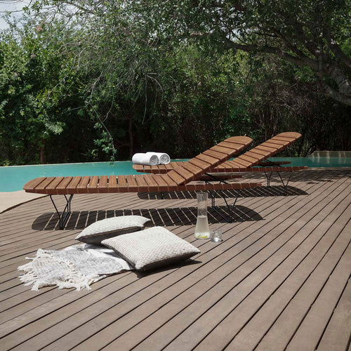 Molo Outdoor 5-Position Sunbed by Houe, showing molo 5-position sunbeds in lve shot.