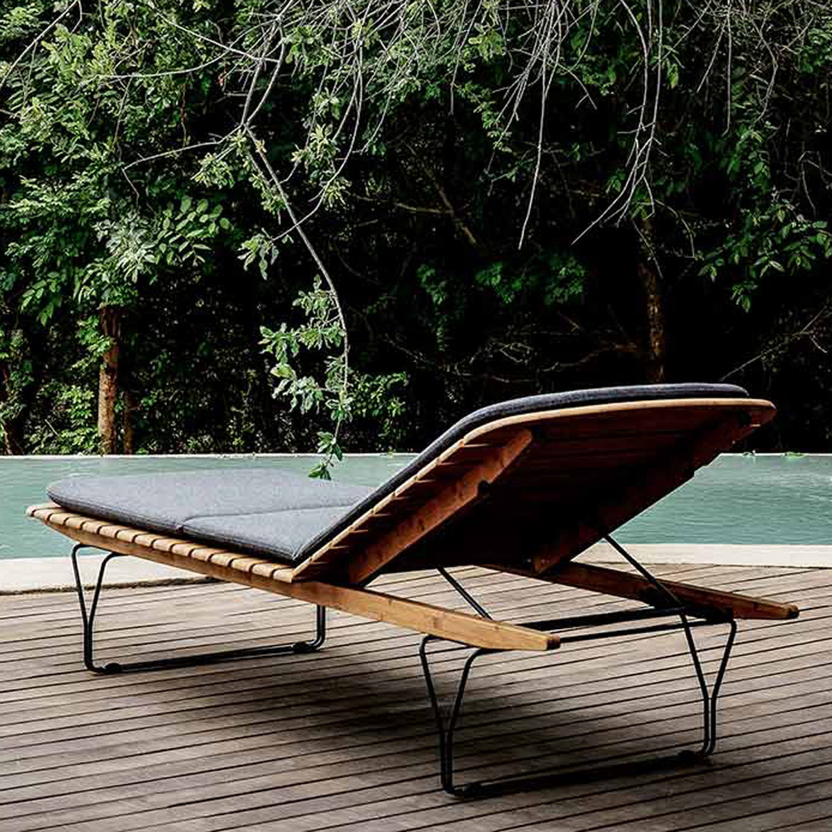 Molo Outdoor 5-Position Sunbed by Houe, showing molo 5-position sunbed in lve shot.