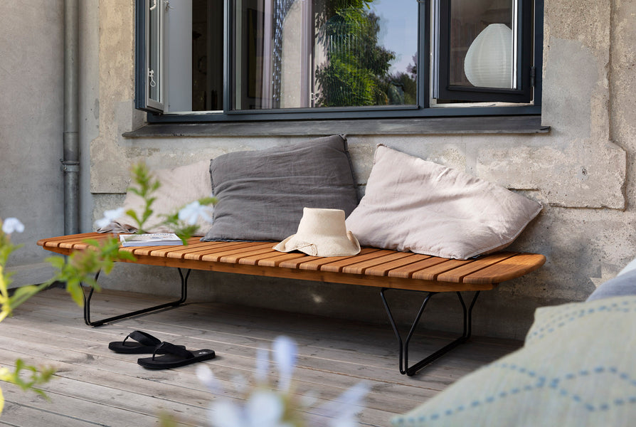 Molo Outdoor 5-Position Sunbed by Houe, showing molo 5-position sunbed in lve shot.