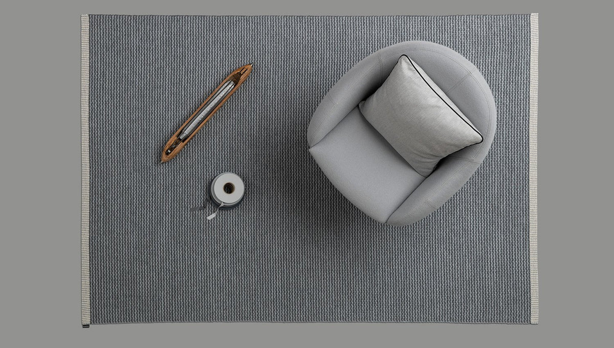Mono Granit Rug by Pappelina, showing top view of mono granit rug in live shot.