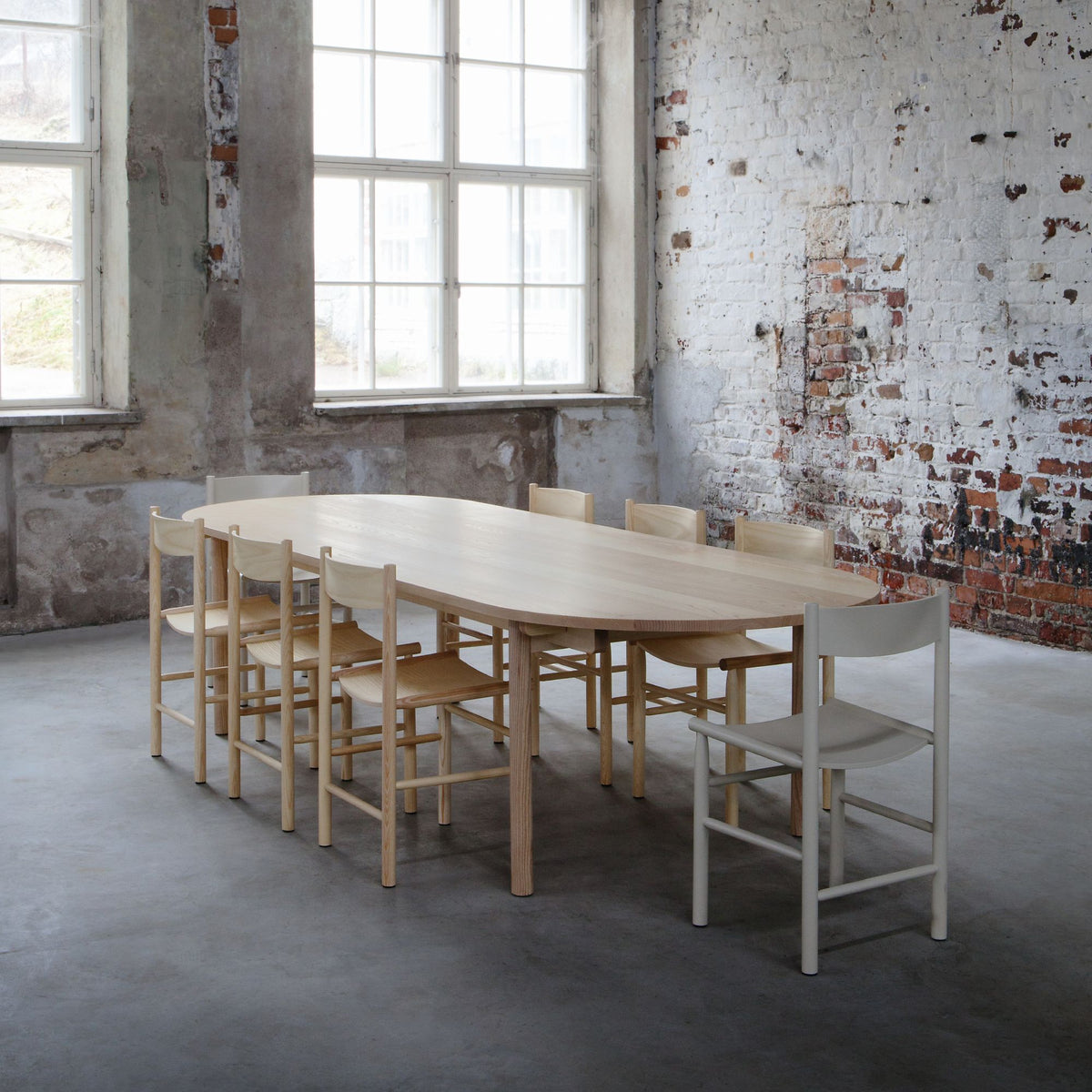 Basic Table by Nikari, showing basic table in live shot.