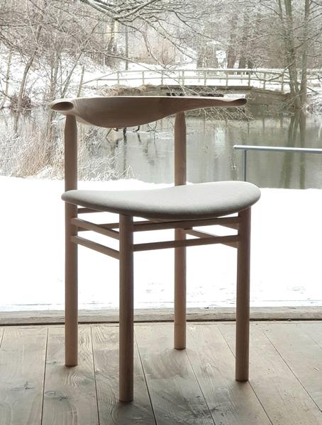 Linea RMT3 Chair by Nikari, showing linea rmt3 chair in live shot.