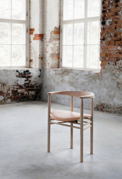 Linea RMT6 Chair by Nikari, showing linea rmt6 chair in live shot.
