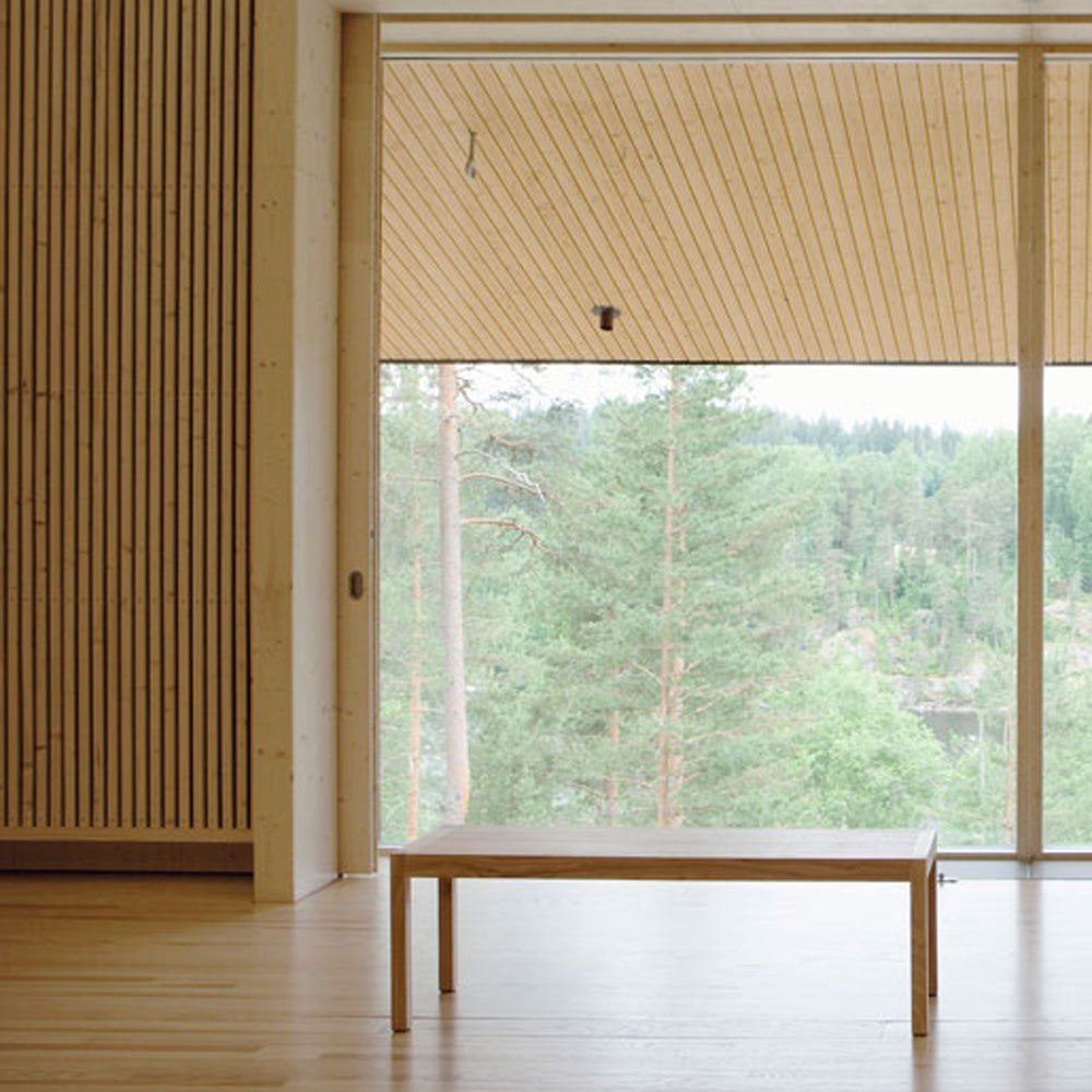 Seminar Bench by Nikari, showing seminar bench in live shot.