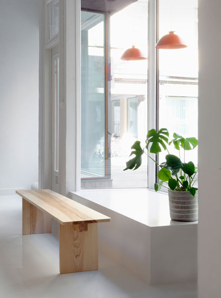 Skandinavia Edi Bench by Niakri, showing skandinavia edi bench in live shot.