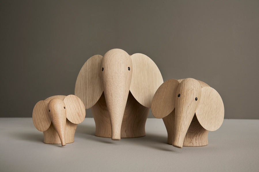Nunu Elephant by Woud. showing elephants in live shot.