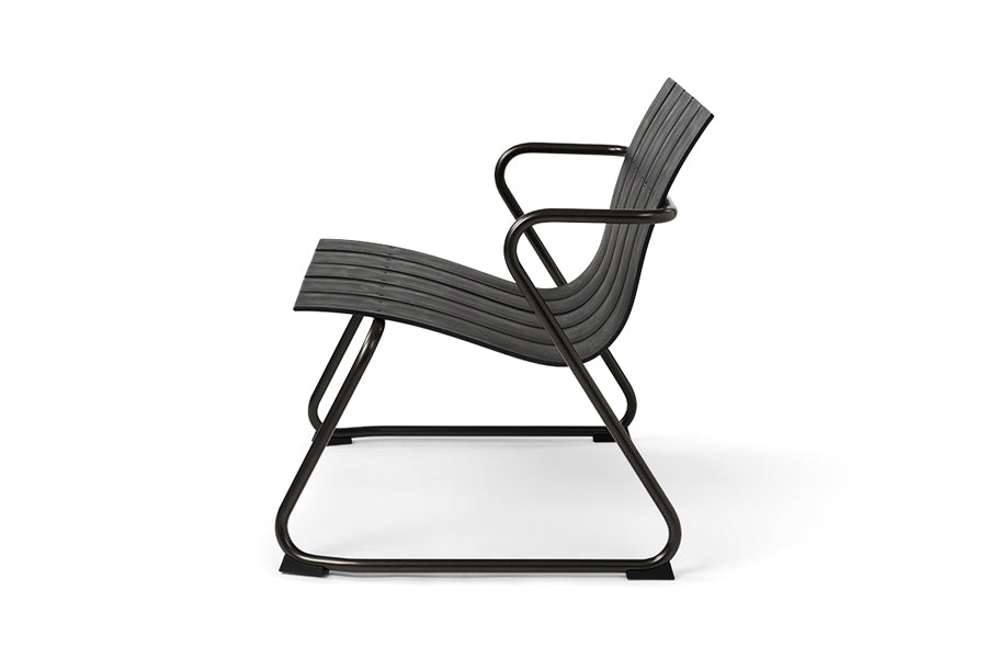 Ocean Lounge Chair by Mater, showing side view of ocean lounge chair in black plastic seat.