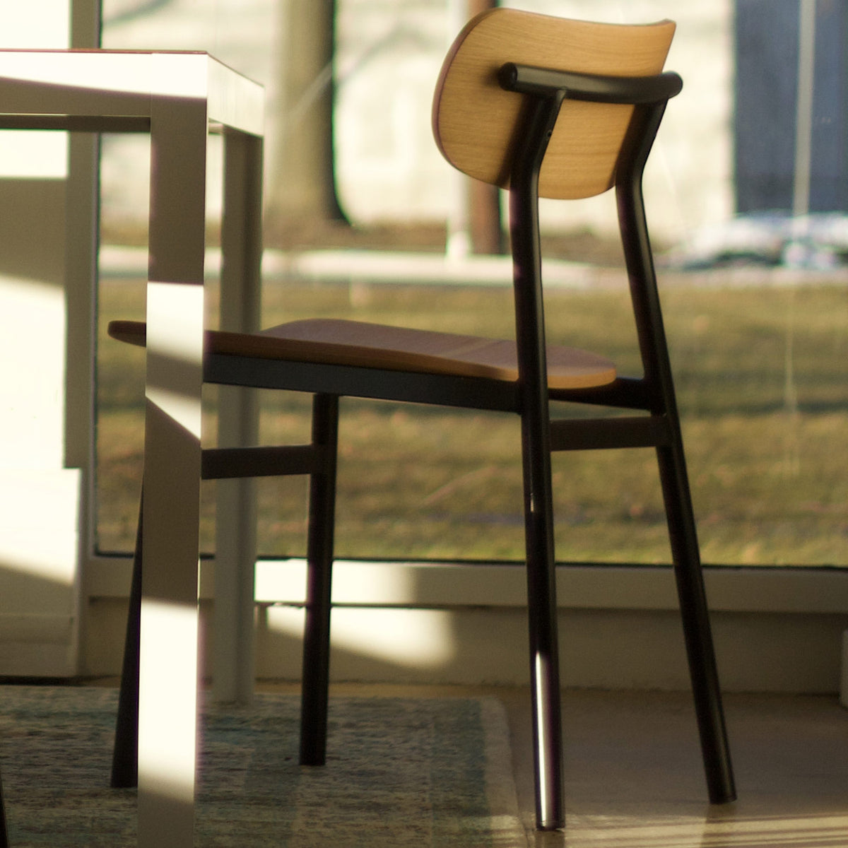 Ojai Chair by Kollektiff, showing of ojai chair in live shot.
