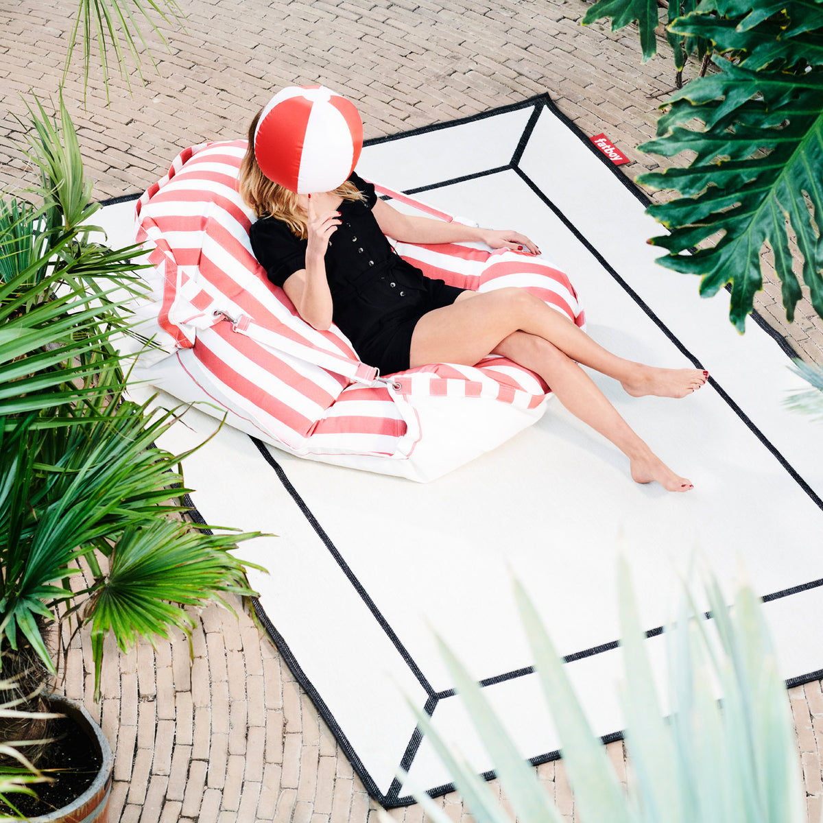 Original Floatzac lounge Bean Bag by Fatboy, showing original floatzac lounge bean bag in live shot.