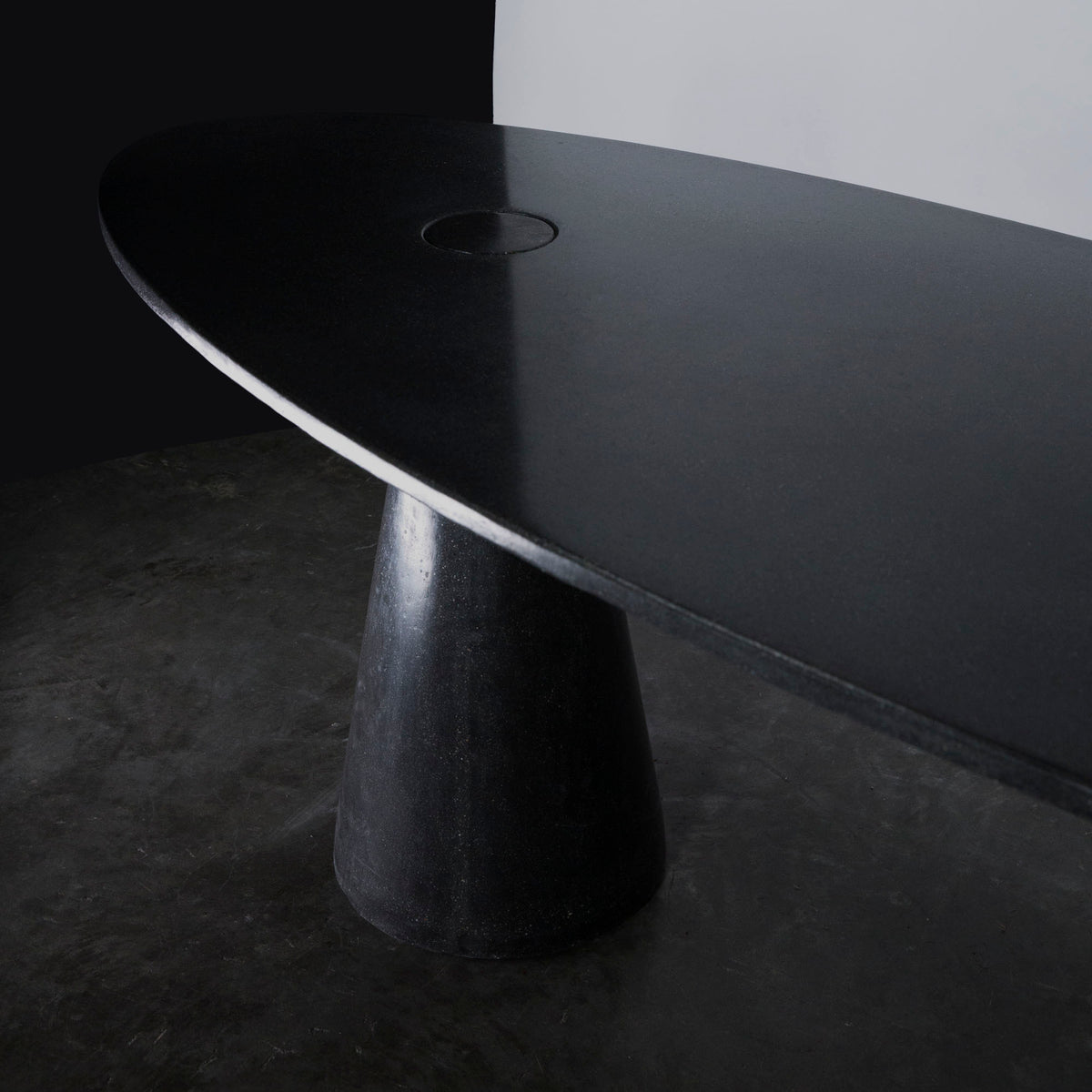 James De Wulf Double Locking Oval Dining Table, showing closeup view of double locking oval dining table. 