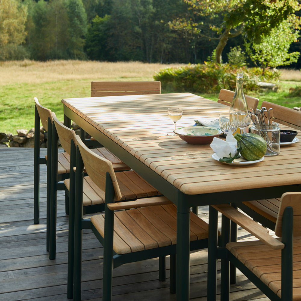 Pelago Dining Table by Skagerak, showing closeup view of pelago dining table with chairs in live shot.
