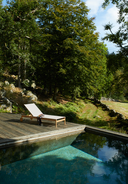 Pelago Sunbed by Skagerak, showing pelago sunbed in live shot.
