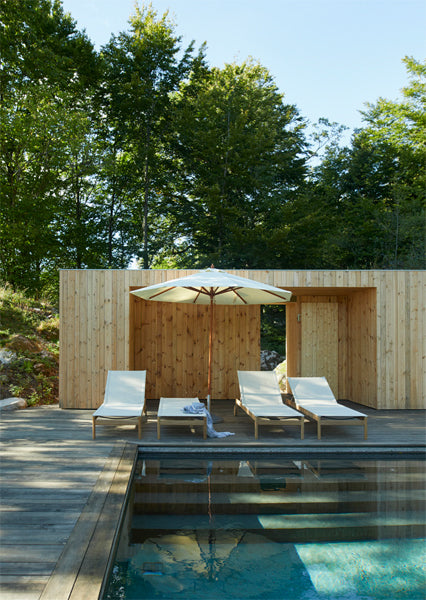 Pelagus Oudoor Sunbed by Skagerak, showing pelagus oudoor sunbed in live shot.