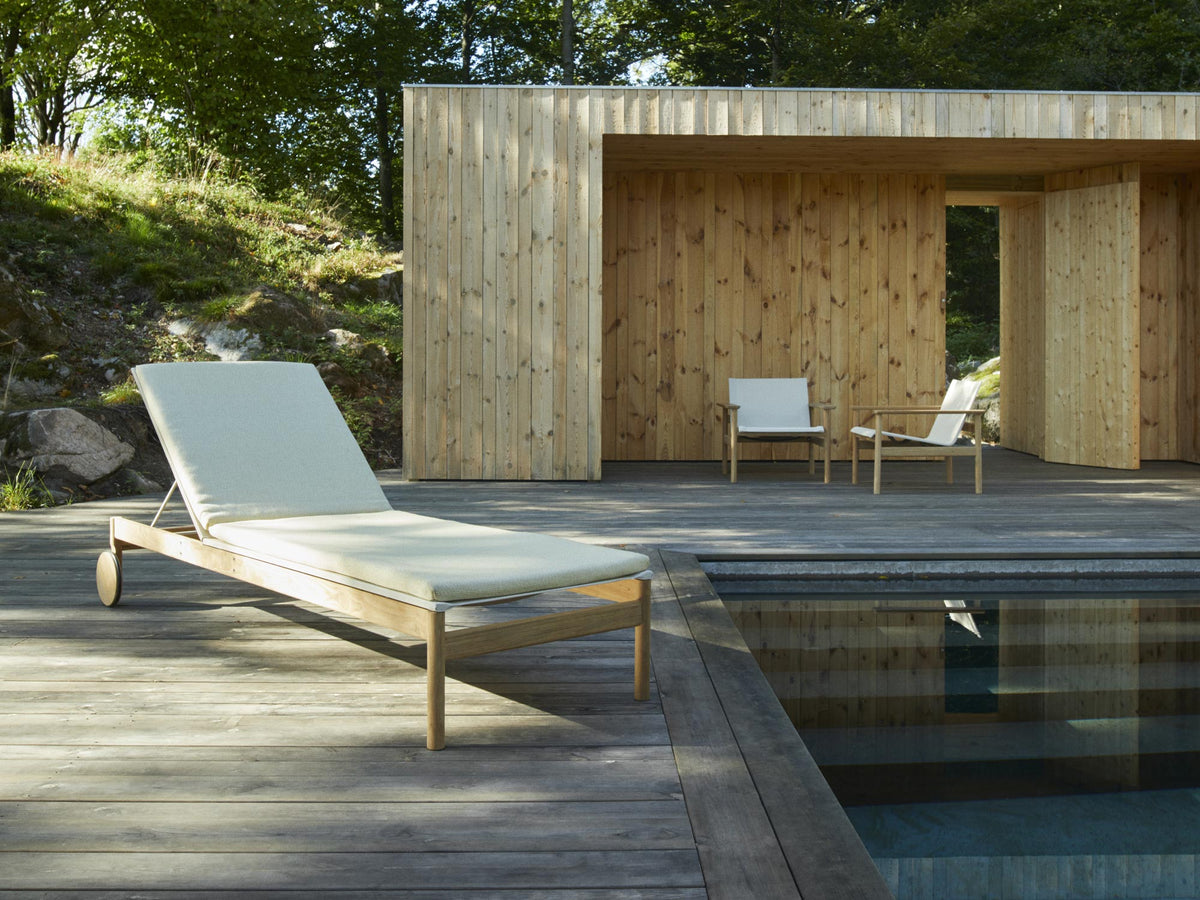 Pelagus Oudoor Sunbed by Skagerak, showing pelagus oudoor sunbed in live shot.