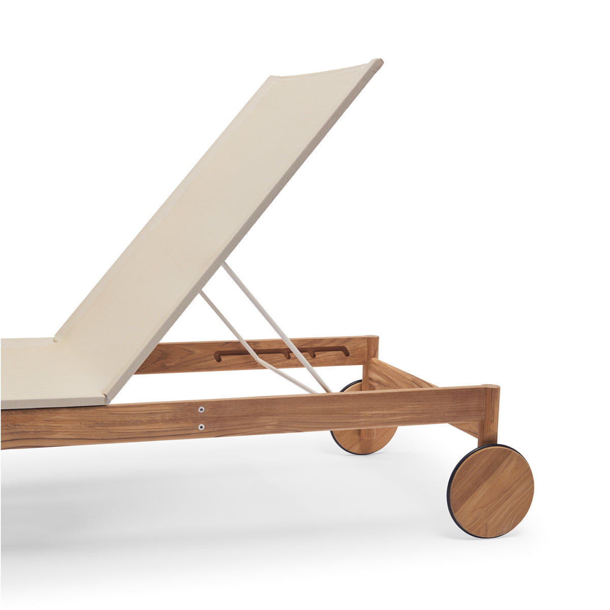 Pelagus Oudoor Sunbed by Skagerak, showing closeup view of pelagus oudoor sunbed.